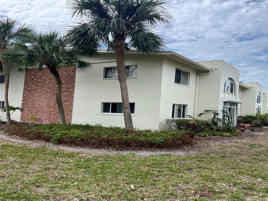 Picture of 4480 Overlook Dr Drive Ne Unit 17, St Petersburg, FL 33703