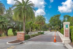 Picture of 100 Oakmont Lane Unit 112, Belleair, FL 33756