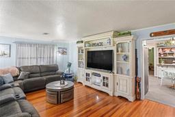 Picture of 2102 W Knights Griffin Road, Plant City, FL 33565