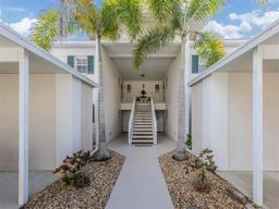 Picture of 803 Montrose Drive Unit 202, Venice, FL 34293