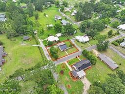 Picture of 1016 10Th Avenue, Graceville, FL 32440
