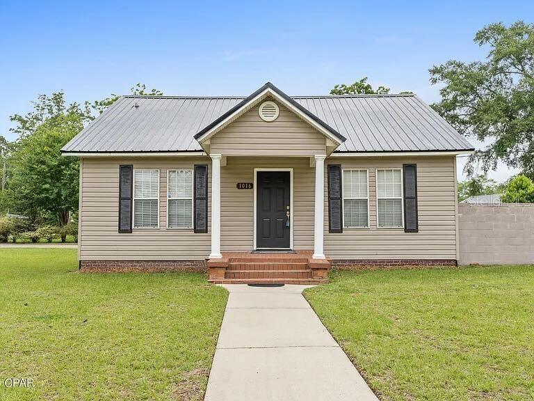 Picture of 1016 10Th Avenue, Graceville, FL 32440