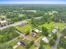 Picture of 1016 10Th Avenue, Graceville, FL 32440