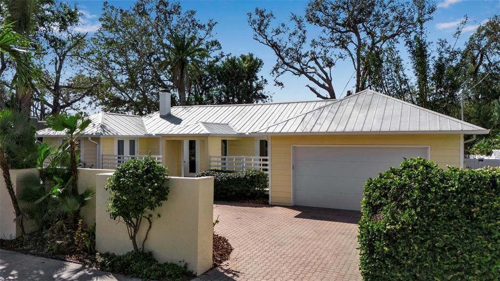 Picture of 980 S Orange Avenue, Sarasota, FL 34236