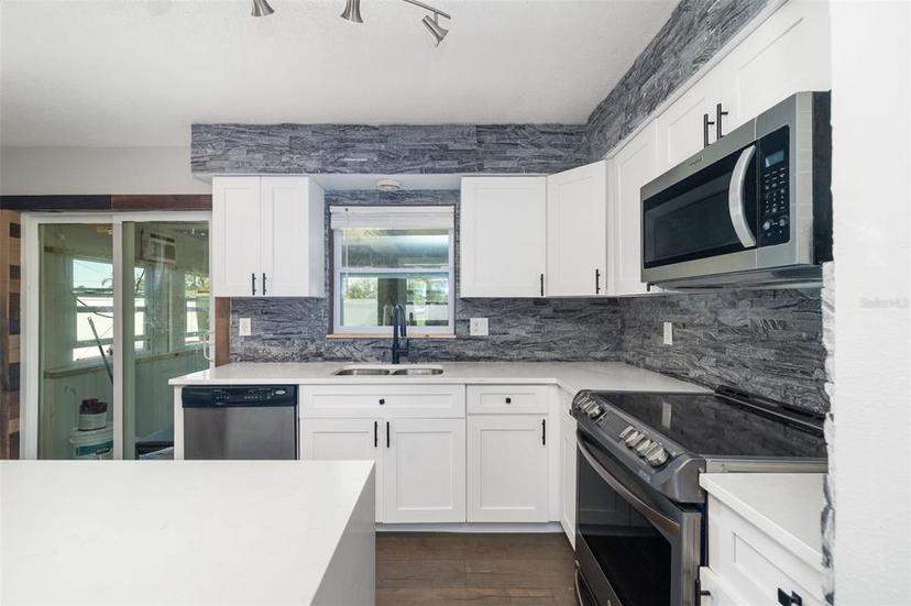 Picture of 2406 25Th Avenue W, Bradenton FL 34205
