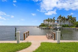Picture of 2090 Iowa Avenue Ne, St Petersburg, FL 33703