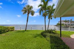 Picture of 2090 Iowa Avenue Ne, St Petersburg, FL 33703