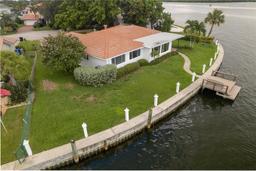 Picture of 2090 Iowa Avenue Ne, St Petersburg, FL 33703