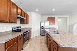 Picture of 2024 Griffin Oaks Way, Tavares, FL 32778