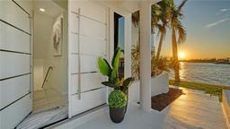 Picture of 1400 Siesta Drive, Sarasota, FL 34239