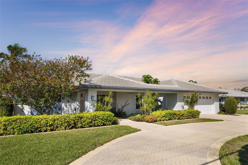 Picture of 5111 Canterbury Drive, Sarasota, FL 34243