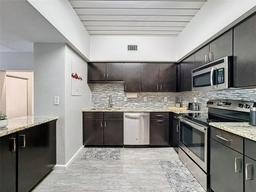 Picture of 2410 W Azeele Street Unit 220, Tampa, FL 33609