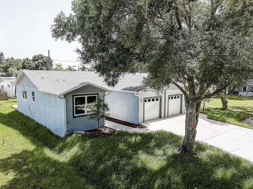 Picture of 14330 Channel Drive, Largo FL 33774