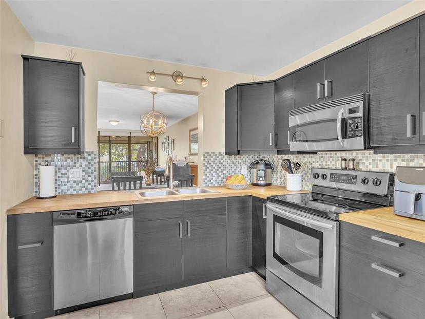Picture of 8592 W Sunrise Boulevard Unit 202, Plantation FL 33322