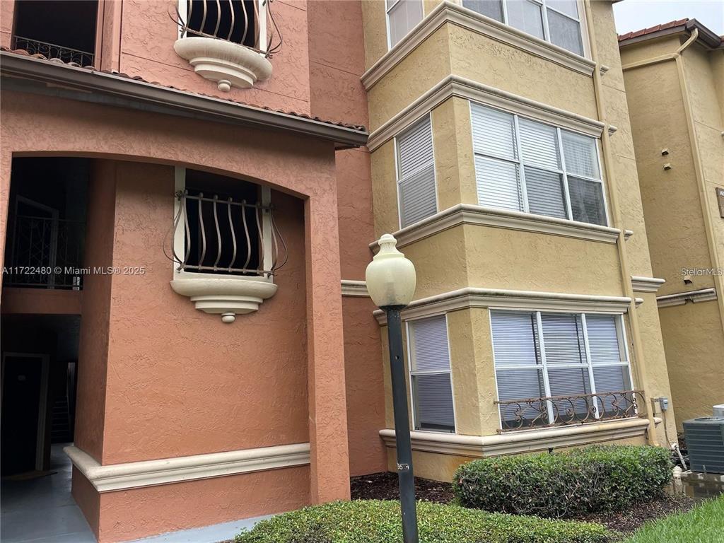Picture of 5160 Conroy Road Unit 1414, Orlando, FL 32811