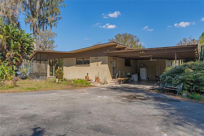 Picture of 2439 Cr 453, Lake Panasoffkee FL 33538