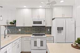 Picture of 406 Cerromar Circle N Unit 123, Venice, FL 34293
