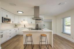 Picture of 4408 W Varn Avenue, Tampa, FL 33616