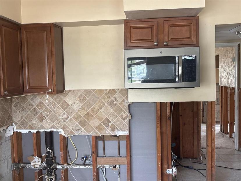 Picture of 411 Shore Drive E, Oldsmar FL 34677
