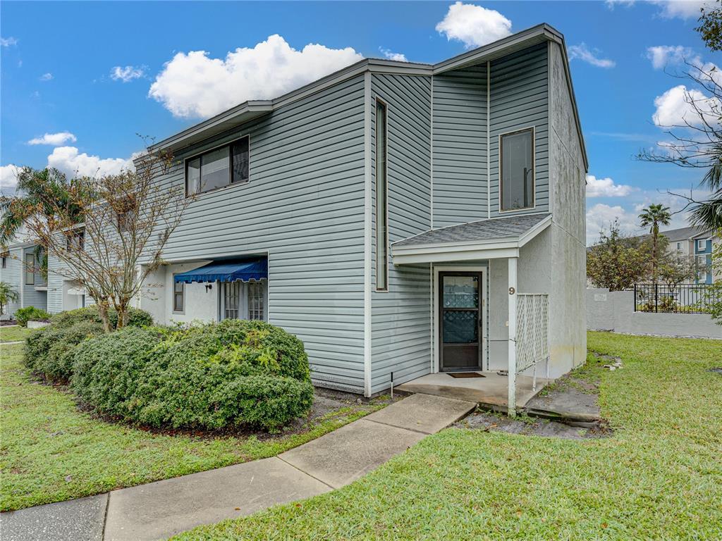 Picture of 222 Carpenters Way Unit 9, Lakeland, FL 33805
