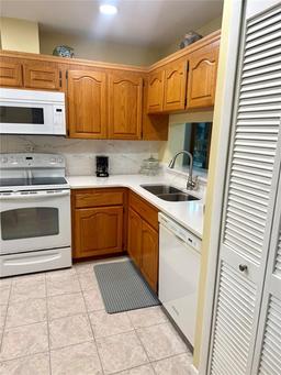Picture of 9 Escondido Circle Unit 88, Altamonte Springs, FL 32701