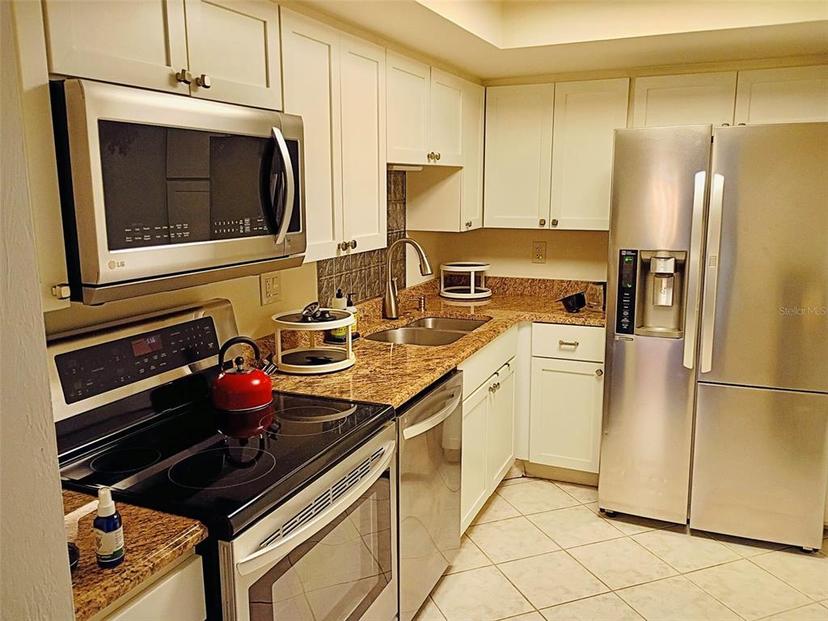 Picture of 618 Bird Bay Drive S Unit 110, Venice FL 34285