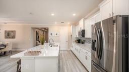 Picture of 9995 Dolphin Gull Circle, Thonotosassa, FL 33592