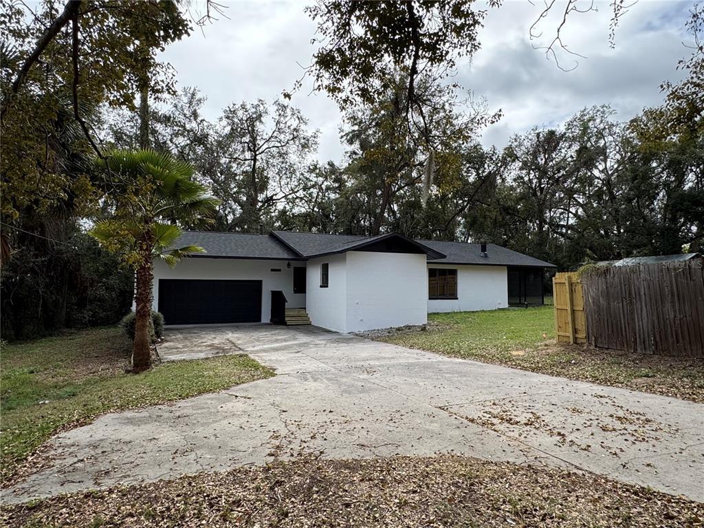 Picture of 303 E Fountain Street, Fruitland Park, FL 34731