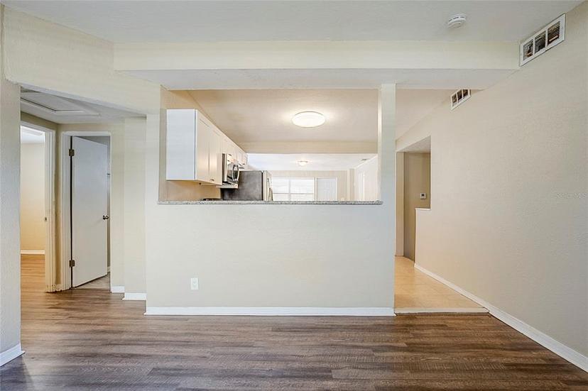 Picture of 1542 39 Street S, St Petersburg FL 33711