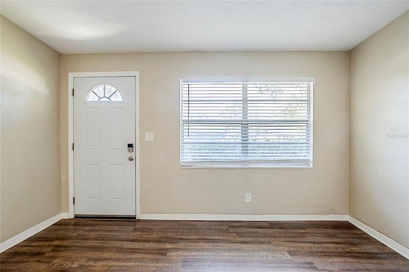 Picture of 1542 39 Street S, St Petersburg FL 33711