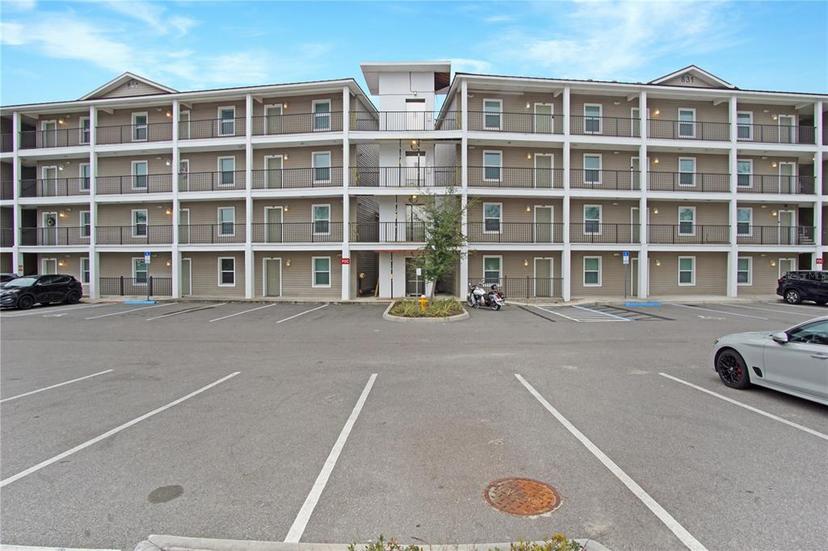 Picture of 841 Retreat Boulevard Unit 101, Davenport FL 33897
