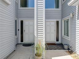 Picture of 9718 Tiffany Oaks Lane Unit 12, Tampa, FL 33612