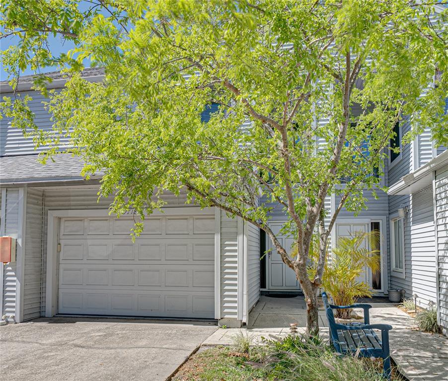 Picture of 9718 Tiffany Oaks Lane Unit 12, Tampa, FL 33612