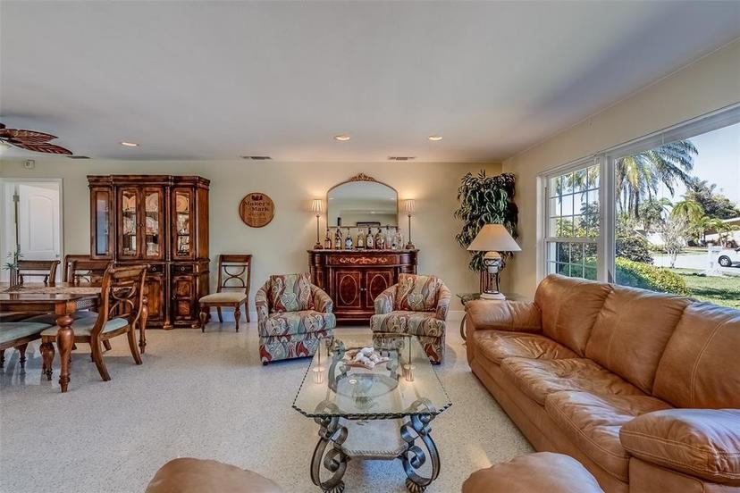 Picture of 809 Royal Drive, Largo FL 33770