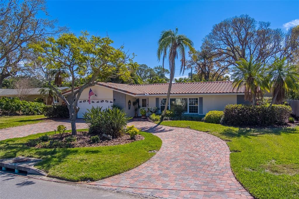 Picture of 809 Royal Drive, Largo, FL 33770