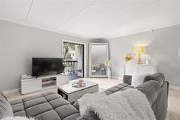 Picture of 107 S Obrien Street Unit 217, Tampa, FL 33609