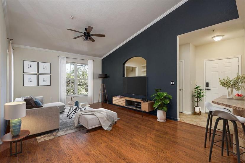 Picture of 10105 Courtney Oaks Circle Unit 301, Tampa FL 33619