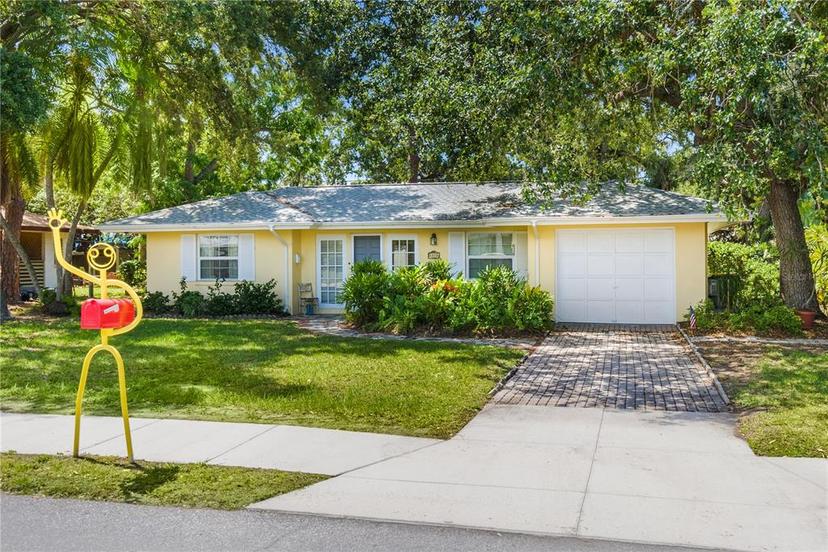 Picture of 1870 Jasmine Drive, Sarasota FL 34239