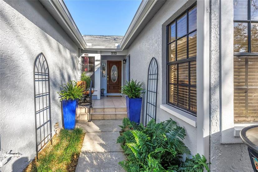 Picture of 992 San Carlos Court Ne, St Petersburg FL 33702