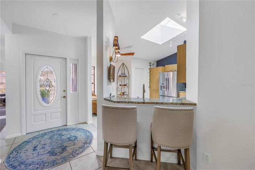 Picture of 992 San Carlos Court Ne, St Petersburg FL 33702
