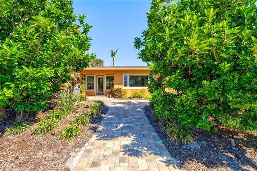 Picture of 516 Dante Street, Venice FL 34285
