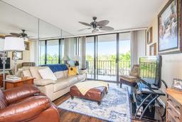 Picture of 3211 W Swann Avenue Unit 502, Tampa, FL 33609