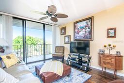 Picture of 3211 W Swann Avenue Unit 502, Tampa, FL 33609
