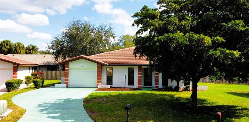 Picture of 3002 Vivienda Drive Unit 22, Bradenton FL 34207