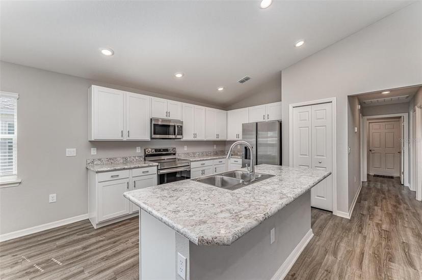 Picture of 1047 Aruba Avenue, Mulberry FL 33860