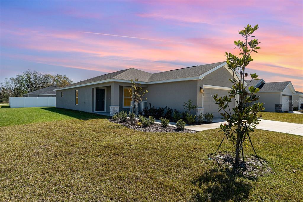 Picture of 1047 Aruba Avenue, Mulberry, FL 33860