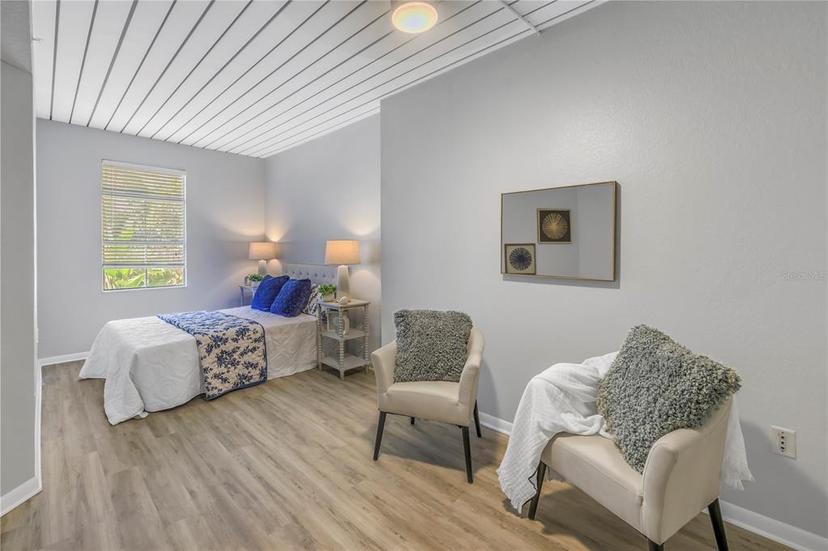 Picture of 2402 W Azeele Street Unit 423, Tampa FL 33609