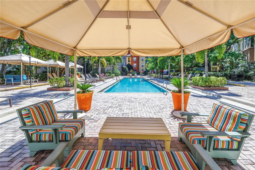 Picture of 2402 W Azeele Street Unit 423, Tampa, FL 33609