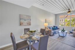 Picture of 2402 W Azeele Street Unit 423, Tampa, FL 33609