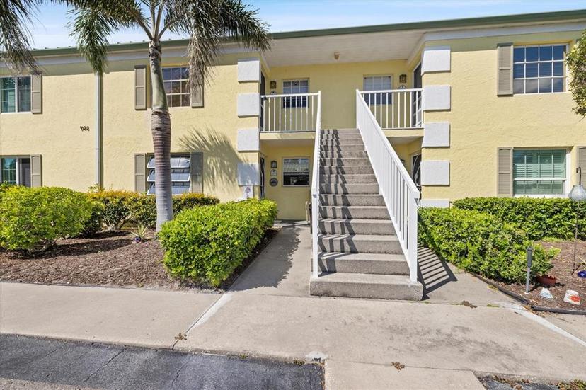 Picture of 944 Capri Isles Boulevard Unit 103, Venice FL 34292